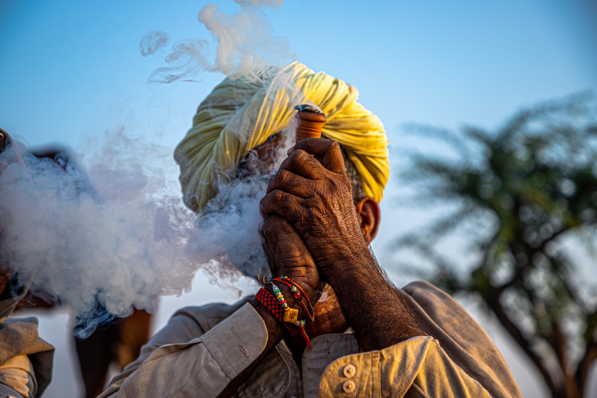 how to use a chillum