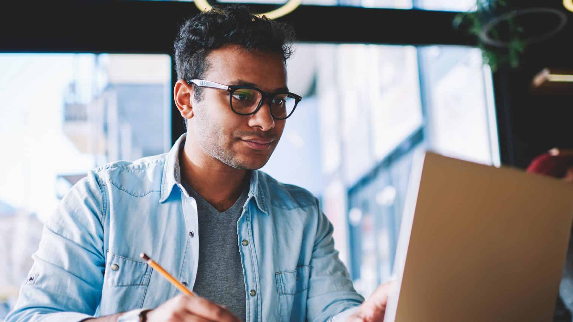 Person reviewing information about Rick Simpson Oil on a laptop